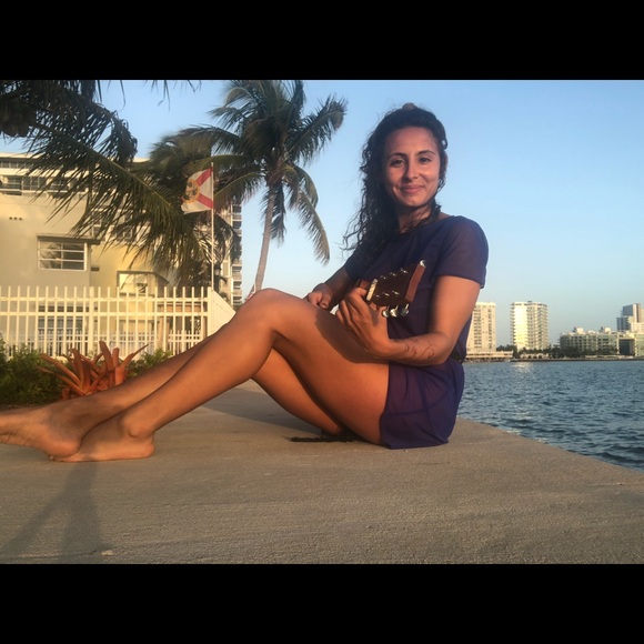 Meet Santana 🌸 Take a look into my closet! - Picture 9 of 10